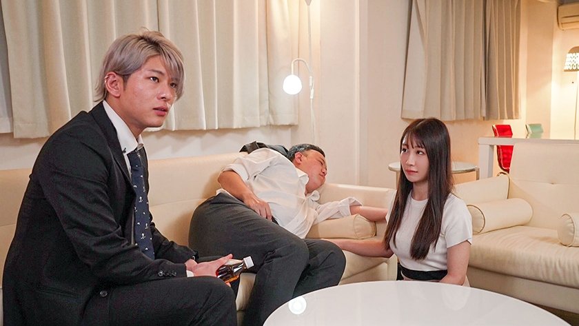 夫の部下に言い寄られ…自宅で裏切りのNTR 斉藤帆夏1枚目