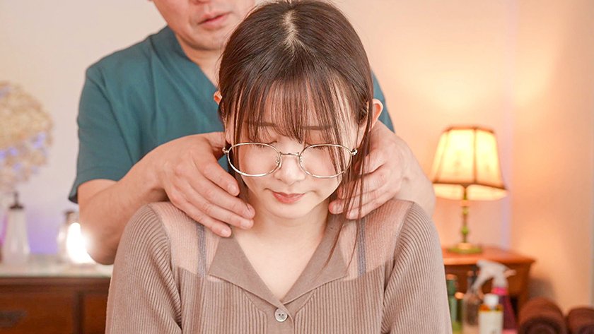 自信のないメガネ地味っ子が脱いだらエロい身体してたのでエロボディやフェラテクを褒めまくったらセラピストをイカセまくる痴女に覚醒しちゃった話 静河1枚目
