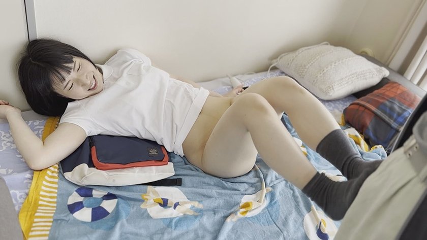 365日ニョキニョキの卑猥な長―い乳頭を持つ彼女は、華奢でちっちゃい体なのにド淫乱なギャップがエッチすぎる美少女でした。1枚目