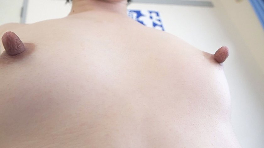 365日ニョキニョキの卑猥な長―い乳頭を持つ彼女は、華奢でちっちゃい体なのにド淫乱なギャップがエッチすぎる美少女でした。10枚目