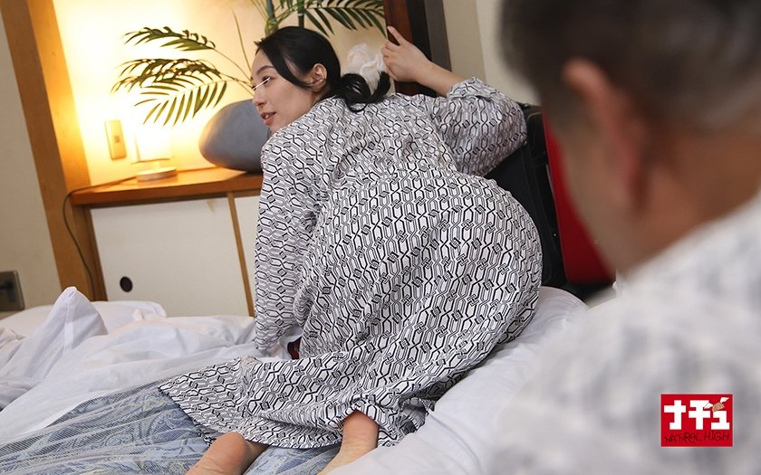 困り顔にペニスが触れる義父の69クンニの快感で欲情し思わず巨尻をクネらせ咥えてしまった美人妻5枚目
