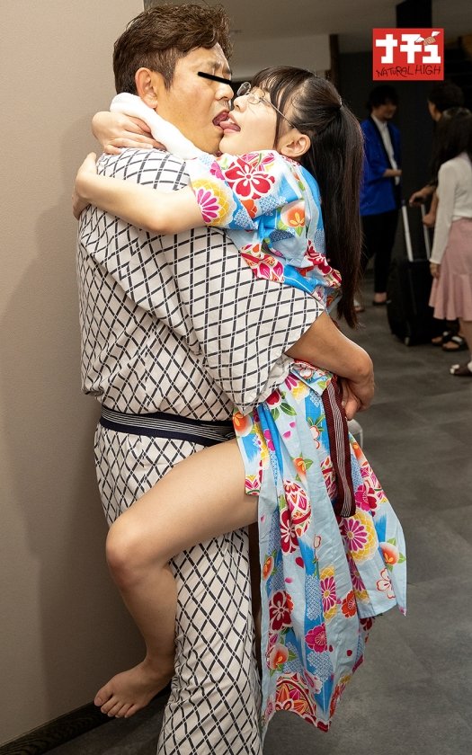 温泉客が居ても浴衣の中の抱っこSEXで挿入して逃がさず何発も膣射させる痴女っこ3 好奇心娘の暴走8枚目