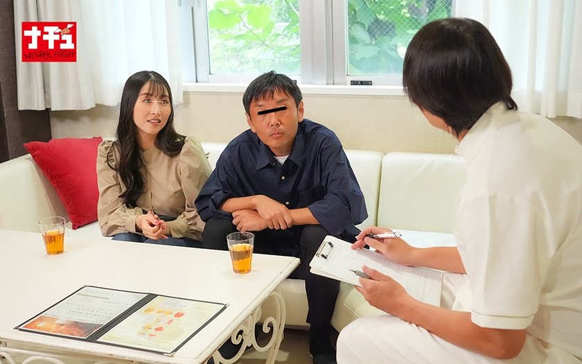 夫がいるのに平然と寝バックでハメたままマッサージされるスローな刺激でイってしまった欲求不満妻は中出しを拒めない2枚目