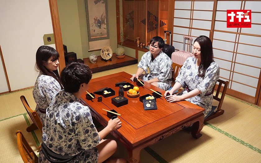 布団の中の密着ピストンでねっとり膣奥を突かれ夫に声をかけられずイキ堕ちた敏感妻は何度も絶頂を求める54枚目