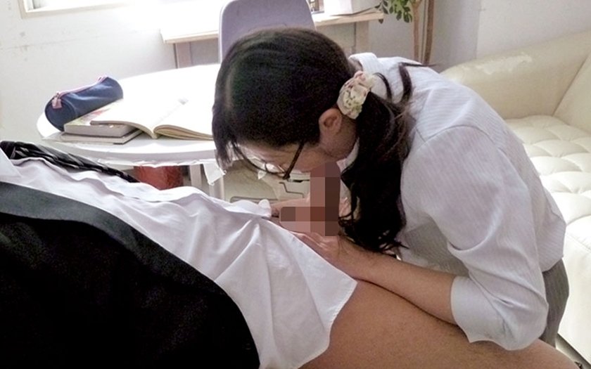 本物女教師美女収録！働くインテリお姉さんのエロ事情を隠し撮り2枚目