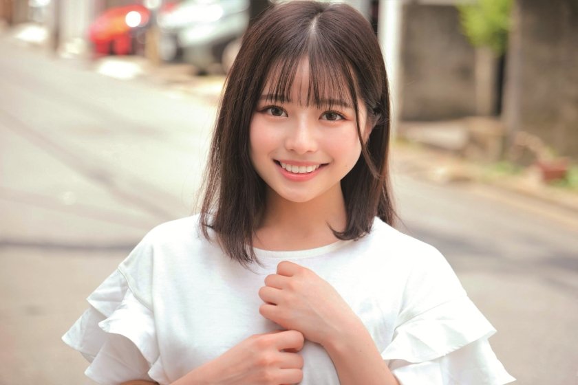 素人女子大生限定！パンティ素股でカチカチち●ぽがアソコに擦れて赤面発情！クロッチは恥ずかし汁まみれ！そのまま生で擦り合わせて、ヌルヌルワレメに結局つるんっと入って生中出し！！ウブなハニカミ娘編 りむ ちはる1枚目