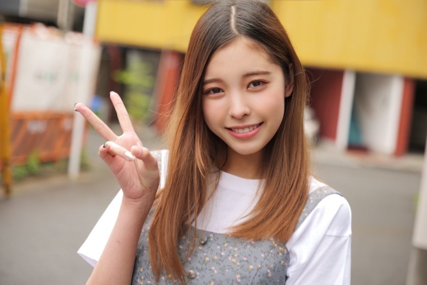 素人女子大生限定！パンティ素股でカチカチち●ぽがアソコに擦れて赤面発情！クロッチは恥ずかし汁まみれ！そのまま生で擦り合わせて、ヌルヌルワレメに結局つるんっと入って生中出し！！ウブなハニカミ娘編 みこ うみ1枚目