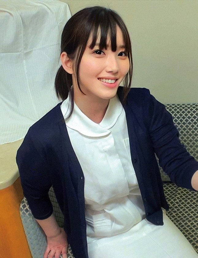 とっても優しい天使みたいなナースさんに包茎インポ童貞3重苦男子のオナニーの介抱してもらいました！！かわいすぎる裸体にズル剥けフル勃起したち●ぽを白衣の奥にズブリ！金玉空になるまで何度も中に出しました！経験少なめ照れ屋ナース編 りこさん みなみさん1枚目