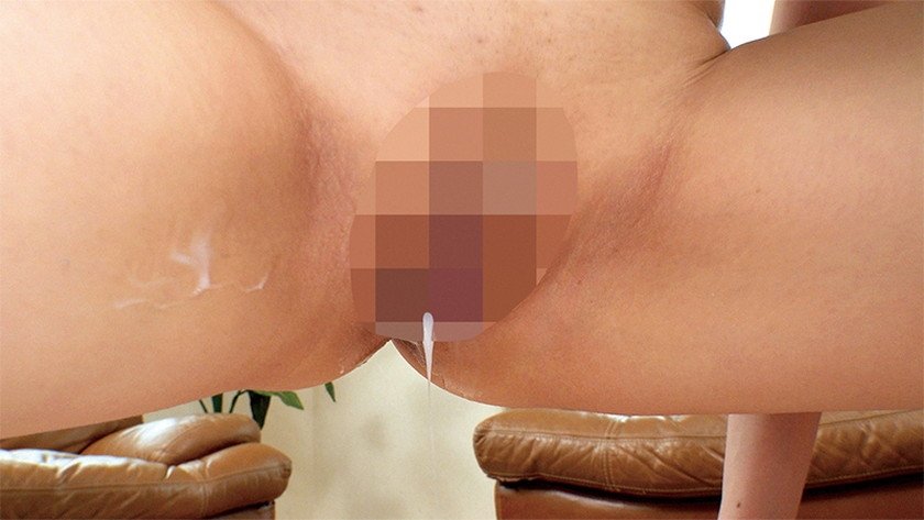 一流百貨店に勤務する清楚で品格漂う美容部員さんが童貞君とくちSEX！キス未経験男子に唇が素敵なキス好き女子がDキス、舌吸い、舌挿入、舌激ピストン！顔中よだれまみれで恍惚絶頂！下のお口も濡れ濡れになってま●こでも生中童貞筆おろし！！ ひとみさん まひるさん5枚目