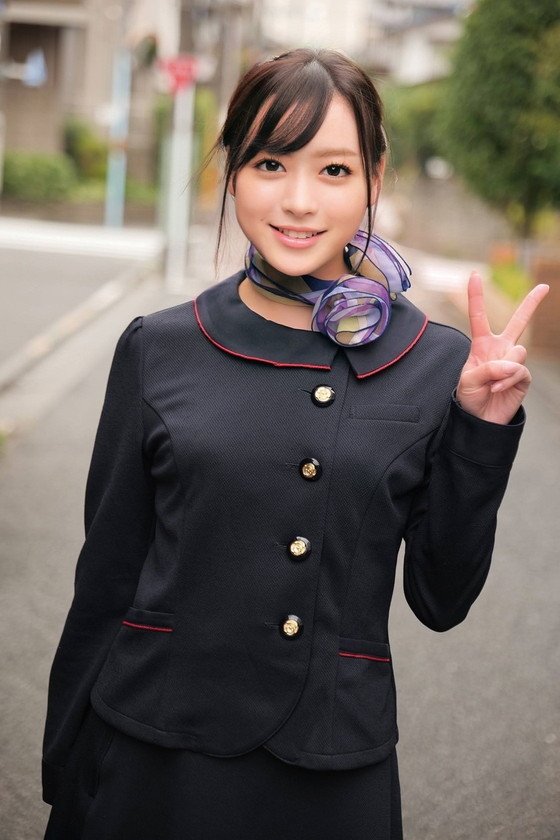 一流百貨店に勤務する清楚で品格漂う美容部員さんが童貞君とくちSEX！キス未経験男子に唇が素敵なキス好き女子がDキス、舌吸い、舌挿入、舌激ピストン！顔中よだれまみれで恍惚絶頂！下のお口も濡れ濡れになってま●こでも生中童貞筆おろし！！ あゆみさん まゆみさん6枚目