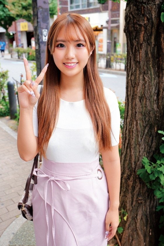 責め経験ほぼゼロ//超うぶ素人娘がM男くんと密室2人きりww「ほら精子出しなよ///でも勝手に出しちゃダメぇ～」敏感すぎるM男に大発情&ドS痴女覚醒！？乳首舐め手コキ、顔騎、足コキ、罵倒で小悪魔寸止め//暴発しちゃうMチンに跨り杭打ち騎乗位でエロエロ腰振りエンドレス絶頂！！M男君のキャンタマ枯渇するまで精子搾取連続中出し！！ さくらちゃん みとちゃん1枚目