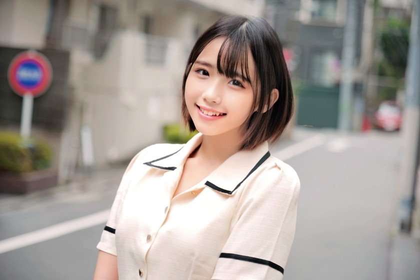 顔よりデカい！腕より太い！口に入れたら絶対アゴ外れるwwワールドクラスのデカチンと素人女子大生が奇跡のマッチング！デカチンオイル素股に挑戦！？ギンギンに勃起したモンスターを赤面まんコキ！濡れてしまった敏感オマ○コに奥まで無理やりねじ込みブチッメリメリメリ！！ ひかるちゃん もなかちゃん1枚目