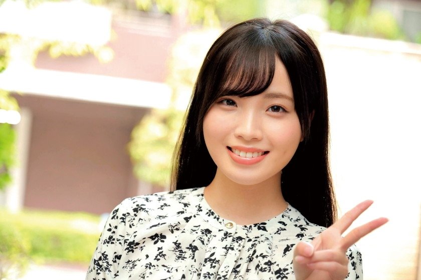 顔よりデカい！腕より太い！口に入れたら絶対アゴ外れるwwワールドクラスのデカチンと素人女子大生が奇跡のマッチング！デカチンオイル素股に挑戦！？ギンギンに勃起したモンスターを赤面まんコキ！濡れてしまった敏感オマ○コに奥まで無理やりねじ込みブチッメリメリメリ！！ えりかちゃん しおりちゃん1枚目