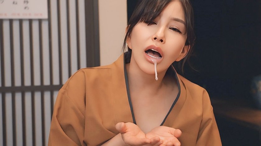 わざと胸の谷間やパンチラ見せたりして誘惑 佳奈さん5枚目