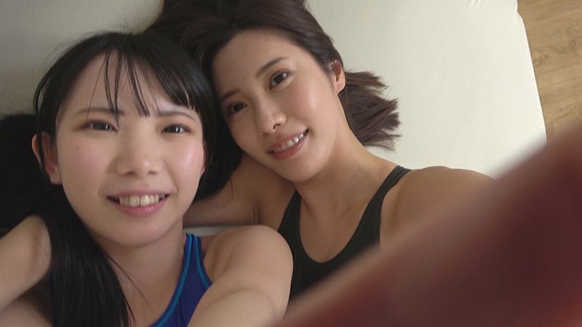 南日菜乃×水端あさみ 姉御の個撮 神レズスク水 女が自らカメラを持ち可愛い女子の水着姿をじっとり撮影！親父の個撮ゆずりのハミ毛、ジョリワキ等のフェチ接写はもちろん女に撮られる恥ずかしい放尿やローション密着やレズSEXを完全着衣で楽しむレズハメ撮りAV6枚目