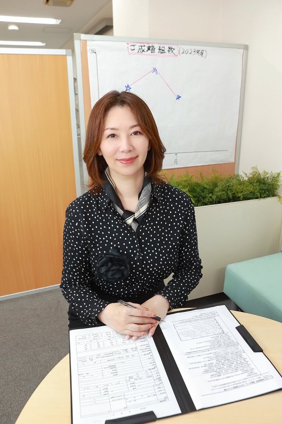 町工場のツンデレ元ヤン娘から結婚相談所の世話好きおばちゃんまで！働く女10人の職業別SEXファイル(16)1枚目