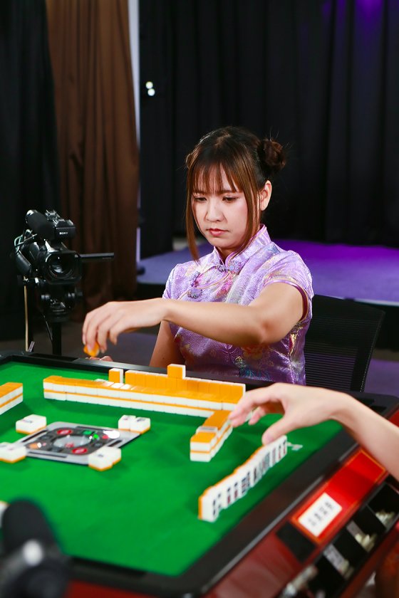 セクシー雀王決定戦！リアル脱衣麻雀トーナメント FinalRound1枚目