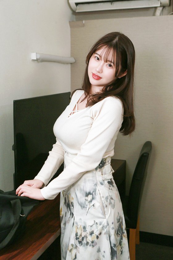 「課長、もっと奥まで突いてあげましょうか？」部下のOLがM性感で働いていたので弱みに付け込み本●するはずだったのに(4)…逆にアナルを責められてメスイキしちゃいました。3枚目