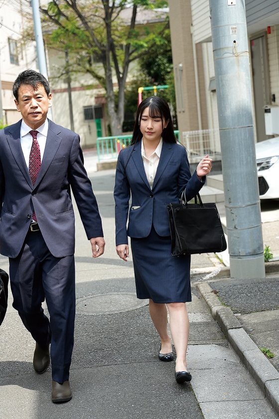 まさかの相部屋&逆NTR 冴えない上司の俺に会社で一番の美人部下が… 宮西ひかる1枚目