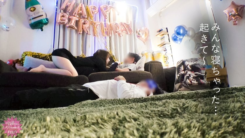 【おっぱい乗ってる///絶対バレちゃうぅ///<ビクンビクンッw】ドすけべBODYトレーナーさんの夜の姿見れちゃいましたww普段は冷静沈着に追い込んでくるのに、SEXスイッチ入ったら甘え上手の責め上手wエロすぎて反則ですwwwそんでやっぱり筋トレ女子のおマ●コは最高でした！！www【皆寝てるしヤッちゃわない？】22枚目