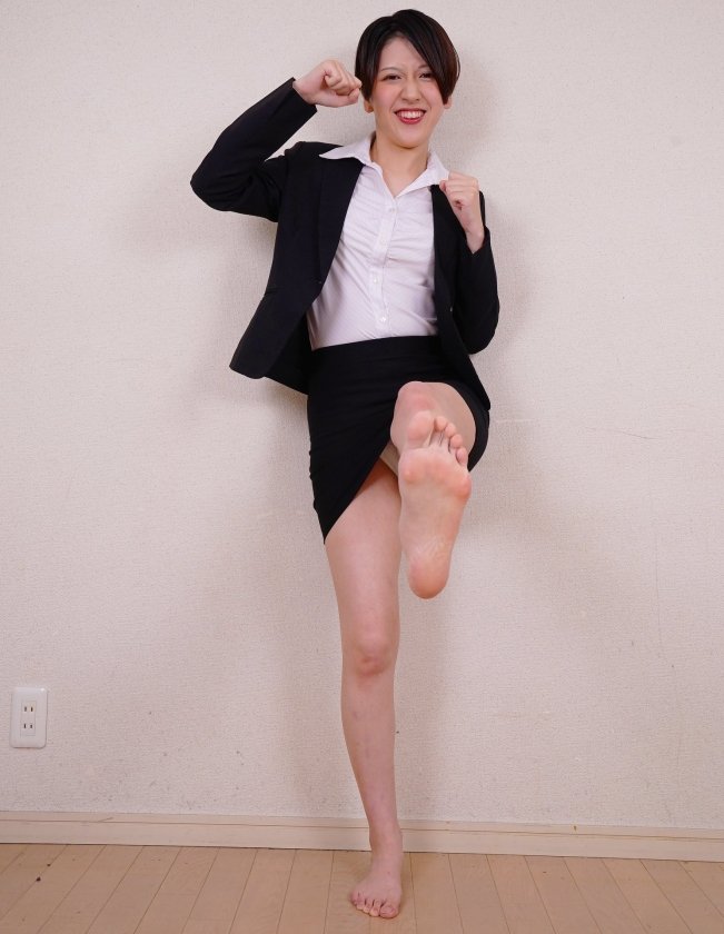 美女たちの足裏をふやけるまで舐めたい! 働く女のスーツ編14枚目