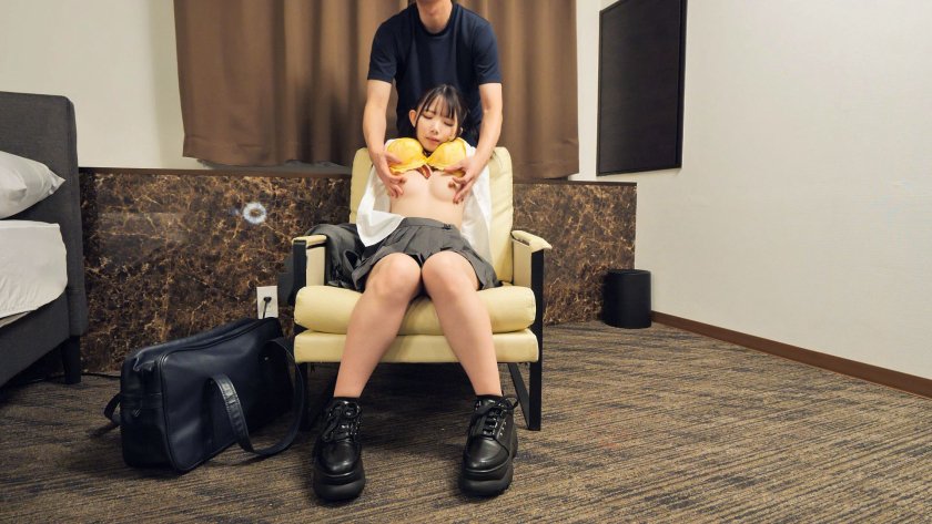体育祭の陰で発情する 保護者枠で年上彼氏連れ込んでこっそり部室フェラ！放課後ご褒美SEXでハメ撮り流出14枚目