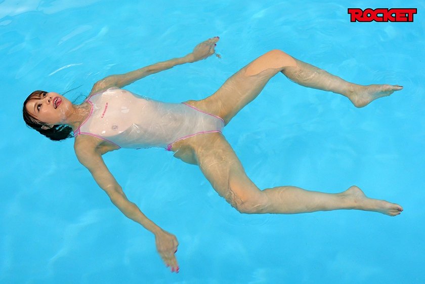 現実世界で突如アヘ顔フリーズバグ 3 ゲームの世界でよくある突然固まって動かなくなるが日常でしかもアヘ顔で起こったら！？ 椿りか 新セリナ 広瀬なるみ 岸永みりな2枚目