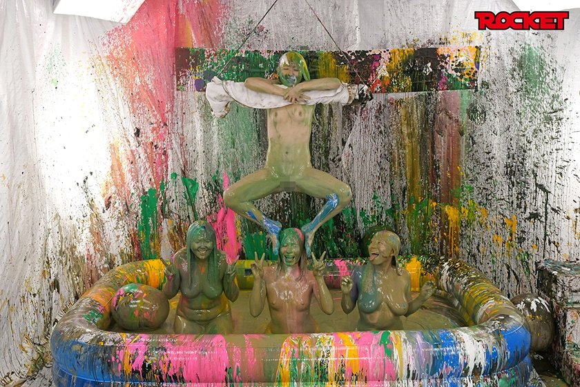 ROCKET18周年記念作品 どろんこプールにドボン！ウェット&メッシー(WAM)人間クレーンゲーム ～ボディペイントで巨大クレーンゲームのアームになって景品ゲットだぜ！～ 幾野まち 赤城穂波 祈山愛 横山夏希6枚目