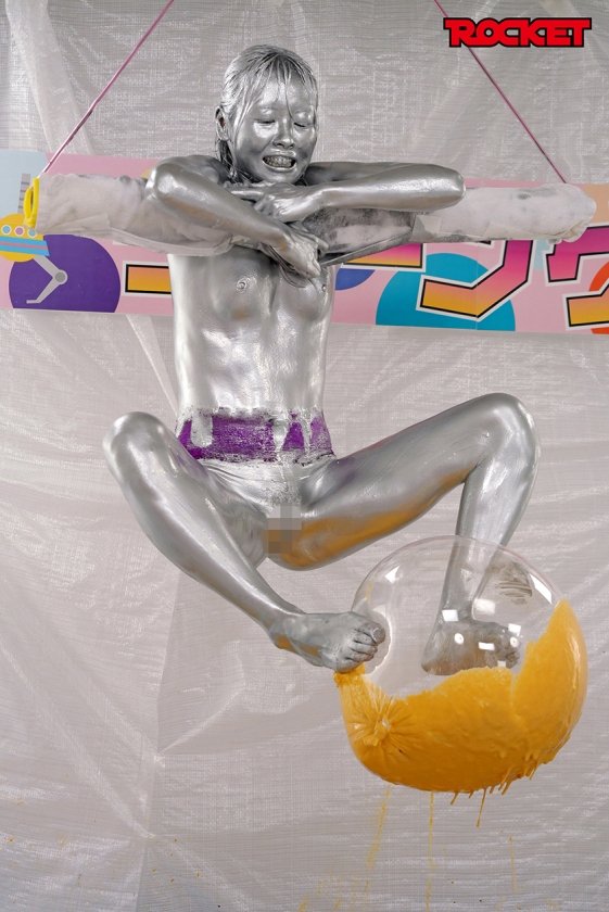 ROCKET18周年記念作品 どろんこプールにドボン！ウェット&メッシー(WAM)人間クレーンゲーム ～ボディペイントで巨大クレーンゲームのアームになって景品ゲットだぜ！～ 幾野まち 赤城穂波 祈山愛 横山夏希8枚目