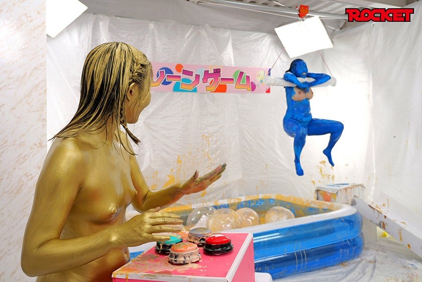 ROCKET18周年記念作品 どろんこプールにドボン！ウェット&メッシー(WAM)人間クレーンゲーム ～ボディペイントで巨大クレーンゲームのアームになって景品ゲットだぜ！～ 幾野まち 赤城穂波 祈山愛 横山夏希12枚目