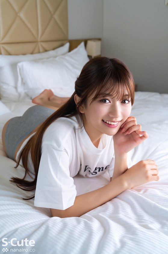 かりん(22)濡れシミパンツずらしてSEX1枚目