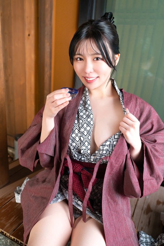 れい(21)声を我慢しながら露天風呂で全裸SEX4枚目