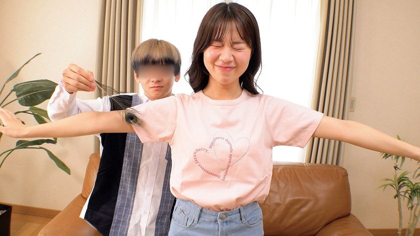 声出しちゃダメ！動いちゃダメ！感じちゃダメ！絶対に気持ちよくなってはイケないくすぐり我慢ゲームに素人女子大生が挑戦！成功したら賞金GET！失敗したら即ズボ生ハメ生中出しセックス！1枚目