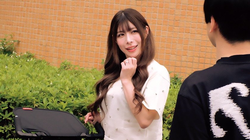 ベビーカーを押す産後処女の素人奥様のピタパン尻にデカチン即ハメ！ご無沙汰マ○コにデカチン無理やりねじ込み強引にイカせる高速ピストン口説きSEXに連続絶頂！「あなた許して‥」そのまま子宮の奥を激突きされ連続生中出し！14枚目