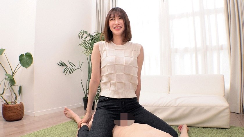 ベビーカーを押す産後処女の素人奥様のピタパン尻にデカチン即ハメ！ご無沙汰マ○コにデカチン無理やりねじ込み強引にイカせる高速ピストン口説きSEXに連続絶頂！「あなた許して‥」そのまま子宮の奥を激突きされ連続生中出し！12枚目