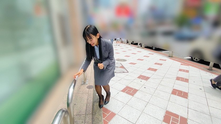 素人美少女とリモコンバイブお散歩 11 -黒パンストキャリアウーマン編- 「もう我慢できません…//」人ごみの中、黒パンスト美脚ガクブル震わせイキまくってしまうOLたち！人生初の羞恥プレイでまさかのエロスイッチオン！車移動中も大胆カーオナニー！最後はホテルで心行くまで生セックス！5枚目