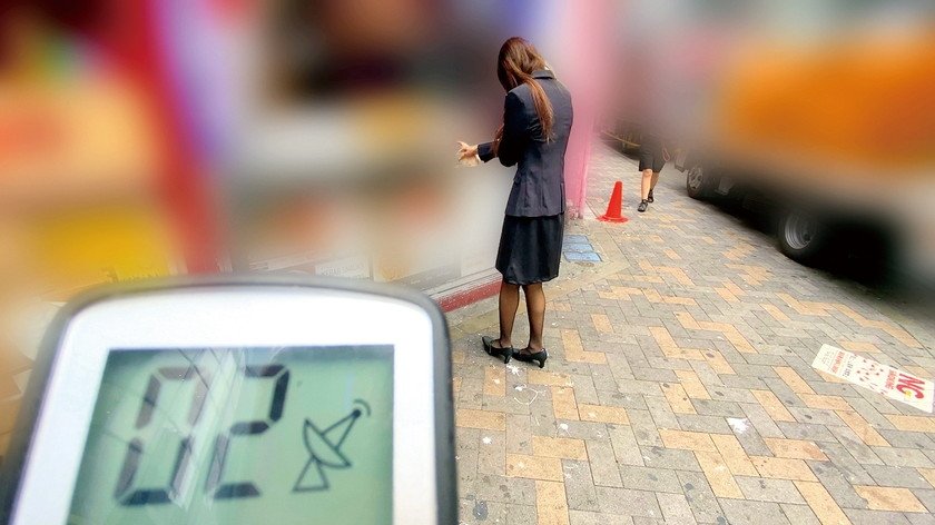 素人美少女とリモコンバイブお散歩 11 -黒パンストキャリアウーマン編- 「もう我慢できません…//」人ごみの中、黒パンスト美脚ガクブル震わせイキまくってしまうOLたち！人生初の羞恥プレイでまさかのエロスイッチオン！車移動中も大胆カーオナニー！最後はホテルで心行くまで生セックス！6枚目