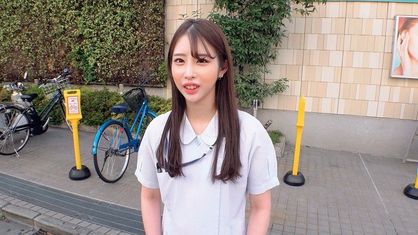 激レア純白ストッキングナースさんと童貞君がパンスト直穿き素股で超発情！？敏感なオマ○コの入り口をグリグリされて…「あんもう入っちゃてるよww」パンスト越しの童貞デカチン先っぽ3cmナマ挿入！奥まで欲しくなっちゃった白衣の天使が生ズボッ筆おろし//中出しOK看護師さんSP4枚目