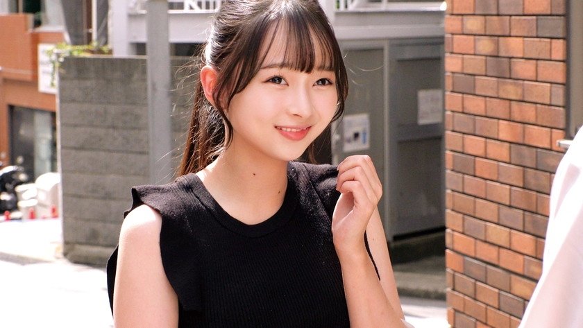 『メモリアルヌードフォト』と題された雑誌の特集だと素人大学生を騙し、絶倫チ○ポ男と素肌密着偽撮影会で中出し検証！！カチカチに反り返ったチ○ポがマ○コまで1cmに超接近して素人娘が急激欲情！？大学卒業記念に生中出し！！8発10枚目