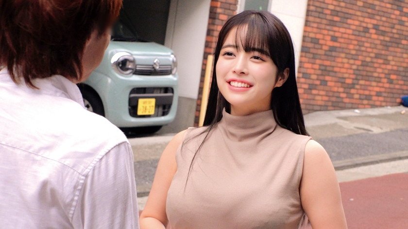 『メモリアルヌードフォト』と題された雑誌の特集だと素人大学生を騙し、絶倫チ○ポ男と素肌密着偽撮影会で中出し検証！！カチカチに反り返ったチ○ポがマ○コまで1cmに超接近して素人娘が急激欲情！？大学卒業記念に生中出し！！8発1枚目