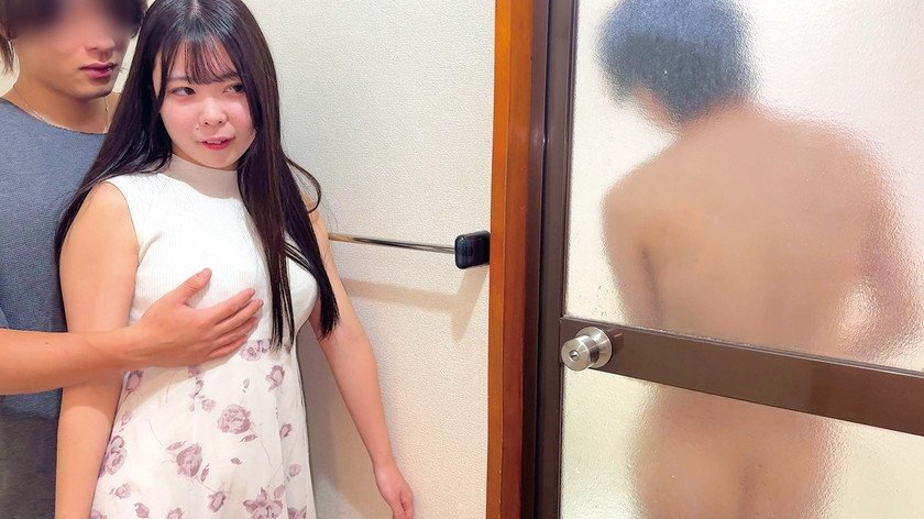 素人奥様が旦那が風呂に入っている約30分だけの限定NTRに挑戦！自宅でご無沙汰奥様が旦那の横でバレないように浮気セックス！旦那では味わえない年下デカチ○ポの激ピストンに喘ぎ声を我慢しつつも大絶頂！欲求不満オマ○コに溢れるほど連続大量生中出し！4組8発！11枚目
