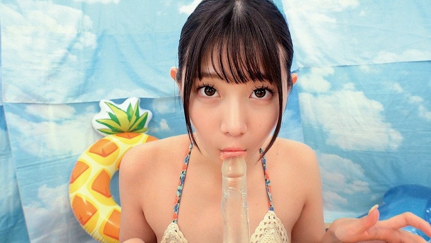 ビキニ姿が眩しい水着ギャルが【お口だけでコンドーム装着】 ノーハンドでデカチンを咥えた彼有りビキニギャルのオマ○コから恥ずかし汁が水着を越えて溢れ出す！！口の中でドンドン大きくなる極太ペニス…「下のお口にも入れてほしいかも(/ω\)」開放的なサマーGALはエチエチ欲しくなって何度も連発ナマ中出しSP//4枚目