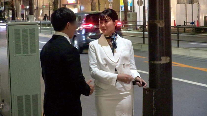 現役キャビンアテンダントの皆さん！童貞君の筆おろし「おもてなし」してくれませんか？素股という言葉を知らない別世界の住人に包茎ち○ぽ擦りつけてそのままヌルンッ！メス堕ちした空の女神にドピュドピュ生中出し！極上CA厳選スペシャル2枚目