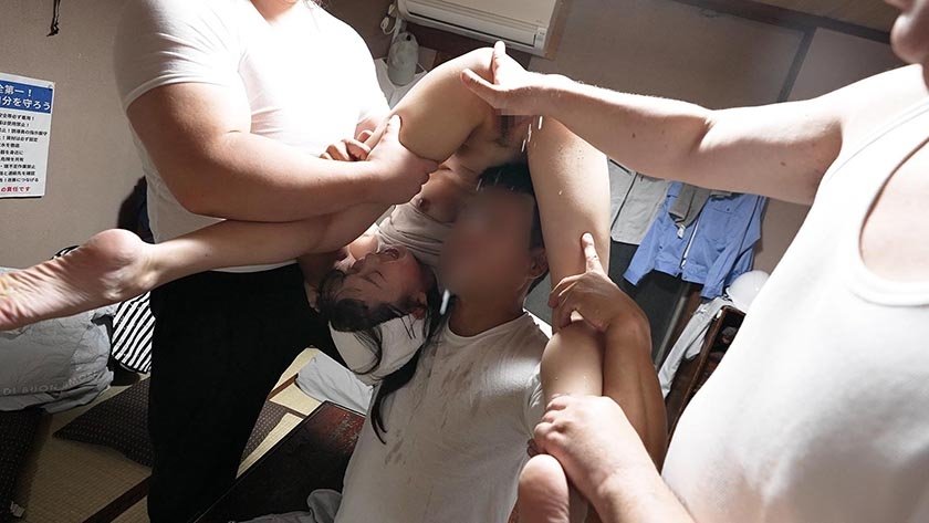 ピストンバイブ解体女子 実習 という名のシゴキにもめげずに男社会で解体工を目指す純朴研修生に密着 終業後の社宅掃除編1枚目