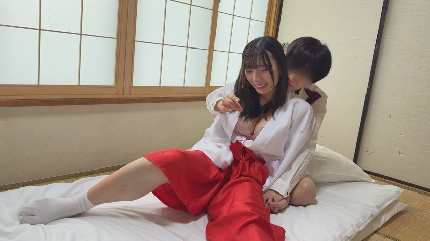 「バイト終わりに制服でエッチしよ!?」巫女の姿がカワイイ巨乳の彼女と子作り生中出しww6枚目