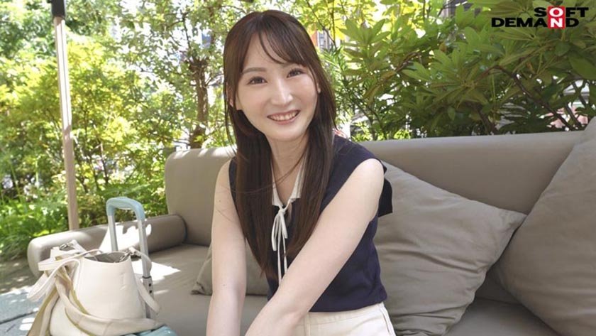 【初撮り】清楚なルックスと強すぎる性欲のギャップがエぐいドラックストアバイトのドスケベ女子大生、地元を飛び出し「本物のAVセックス」を体験して覚醒 かすみ 22歳 高瀬佳澄1枚目