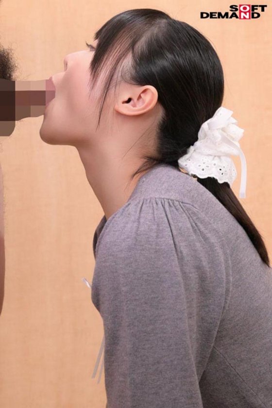 フェラチオ練習10発射。「男の人を気持ちよくさせたい」健気な美少女が大きな瞳を潤ませながらおちんちんの色んな舐め方を吸収していく1日特訓！ 高星なぎさ6枚目