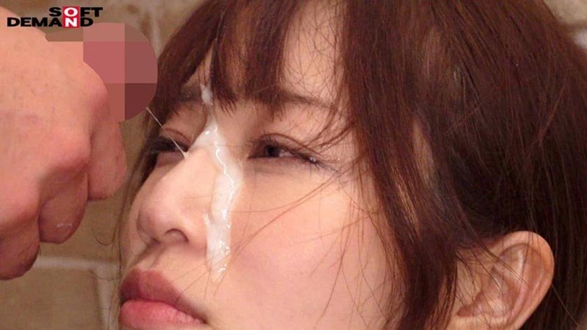 美人カフェ店員が出勤～退勤まで。変態クレーマーが超濃厚精子を顔面に連続ぶっかけセクハラ13枚目