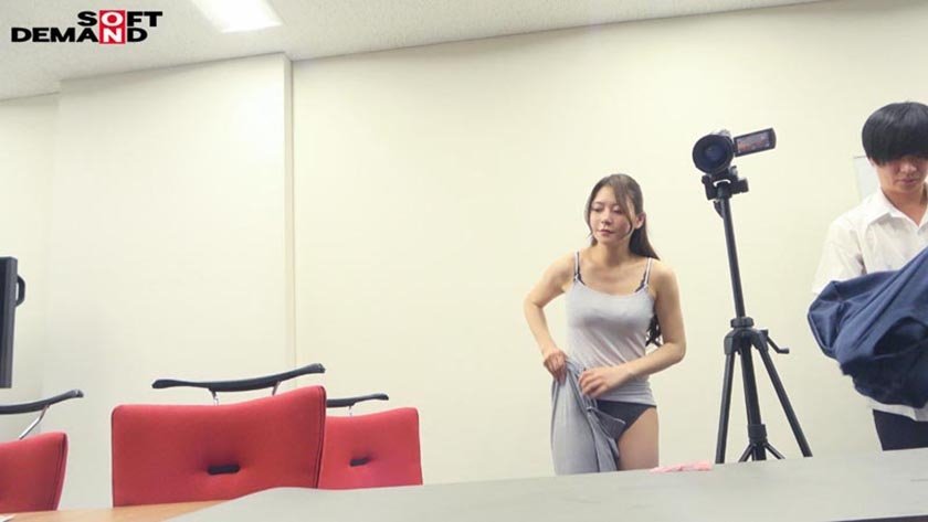 大手ゴム用品メーカー社員の業務グループセックスの記録。1枚目