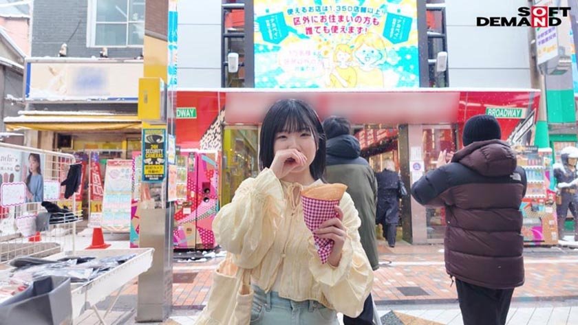 未だ恋も知らない処女 湯浅紬(20) クラスで唯一物怖じせずに話せる、化粧っ気のない二次元エロ好き女オタク。そんなあの娘が東京でAVデビュー1枚目
